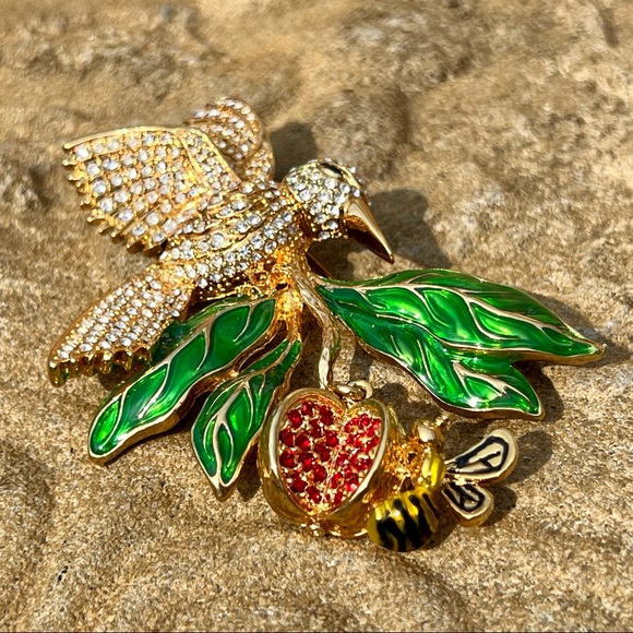 Large Dramatic Scene of Nature HummingBird Brooch - Picture 4 of 13